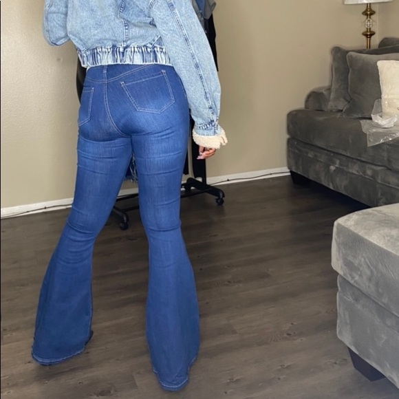 NWT Get in the Groove Flare Leg Jeans - Picture 2 of 2